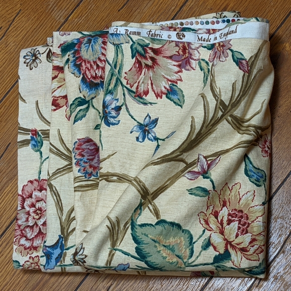 *SOLD* Vtg fabric Ramm 'Alfriston' 4yds. New w/ samples! - Picture 3 of 9